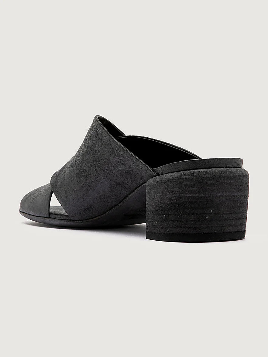 Black slides italian-made close view of the fastening