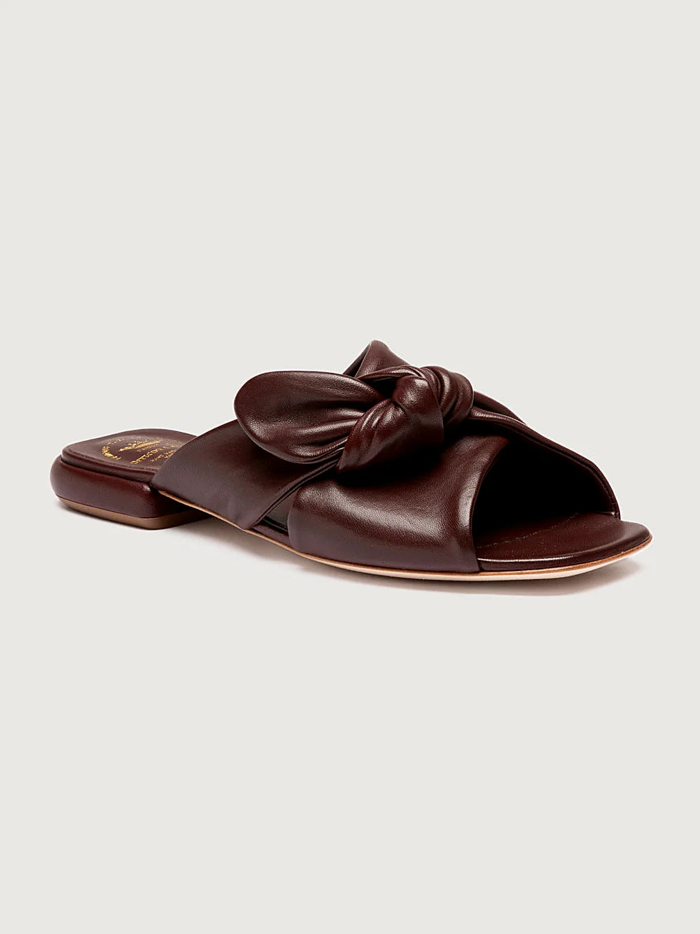 Burgundy flat sole close view of the fastening