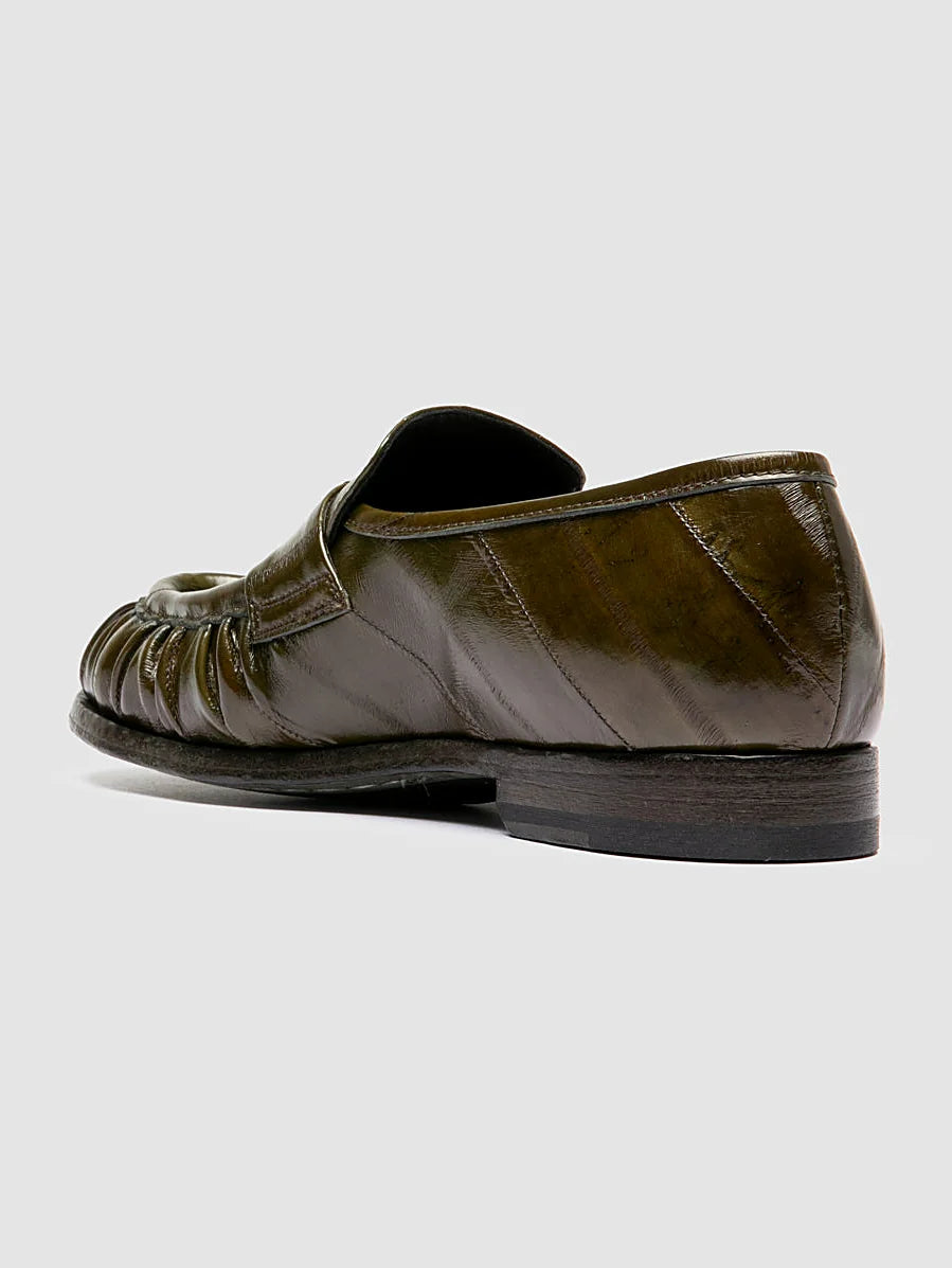 Green engraved sole close view of the fastening