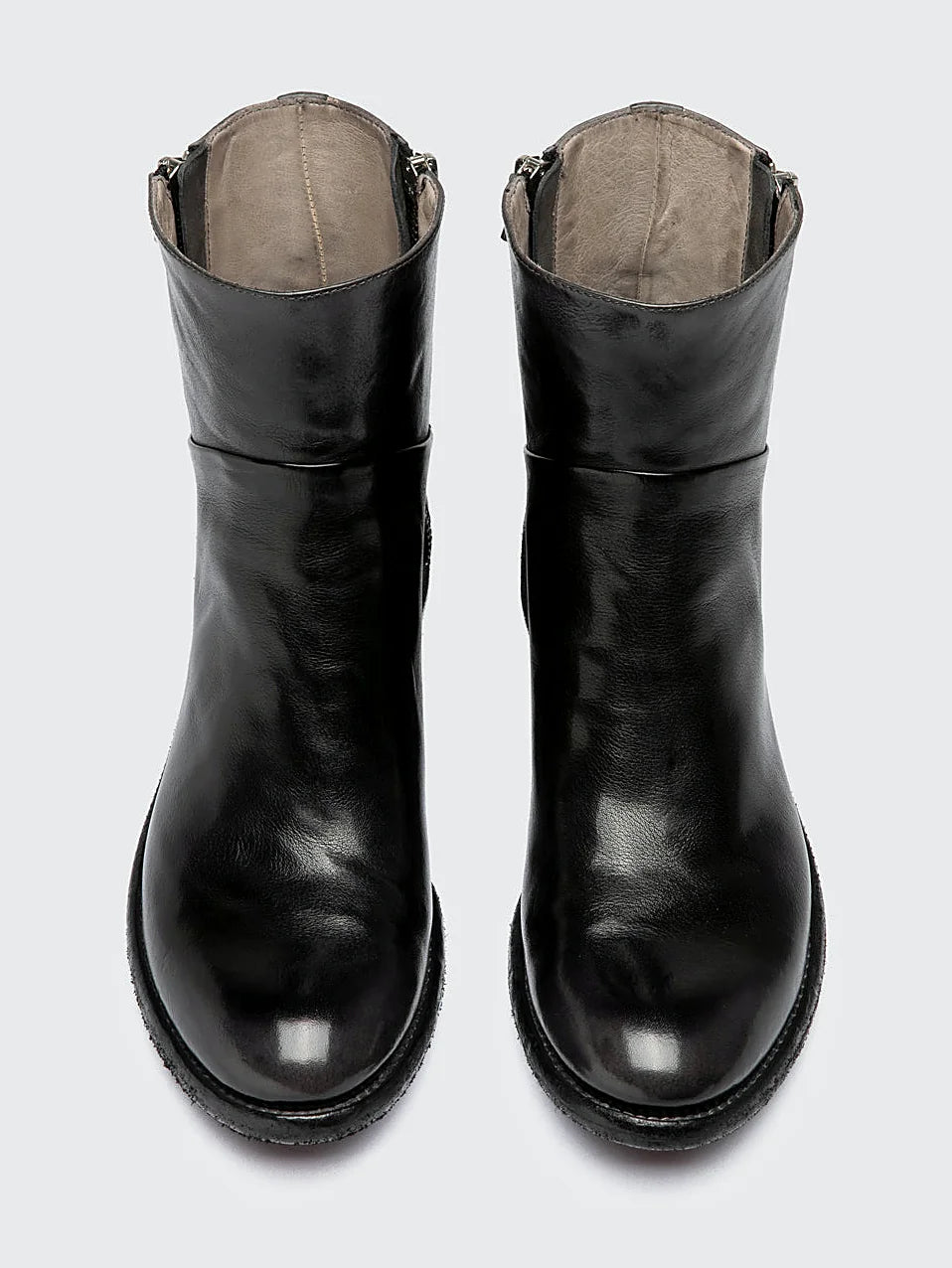 Grey concealed stitching seen at an angle showing the toe