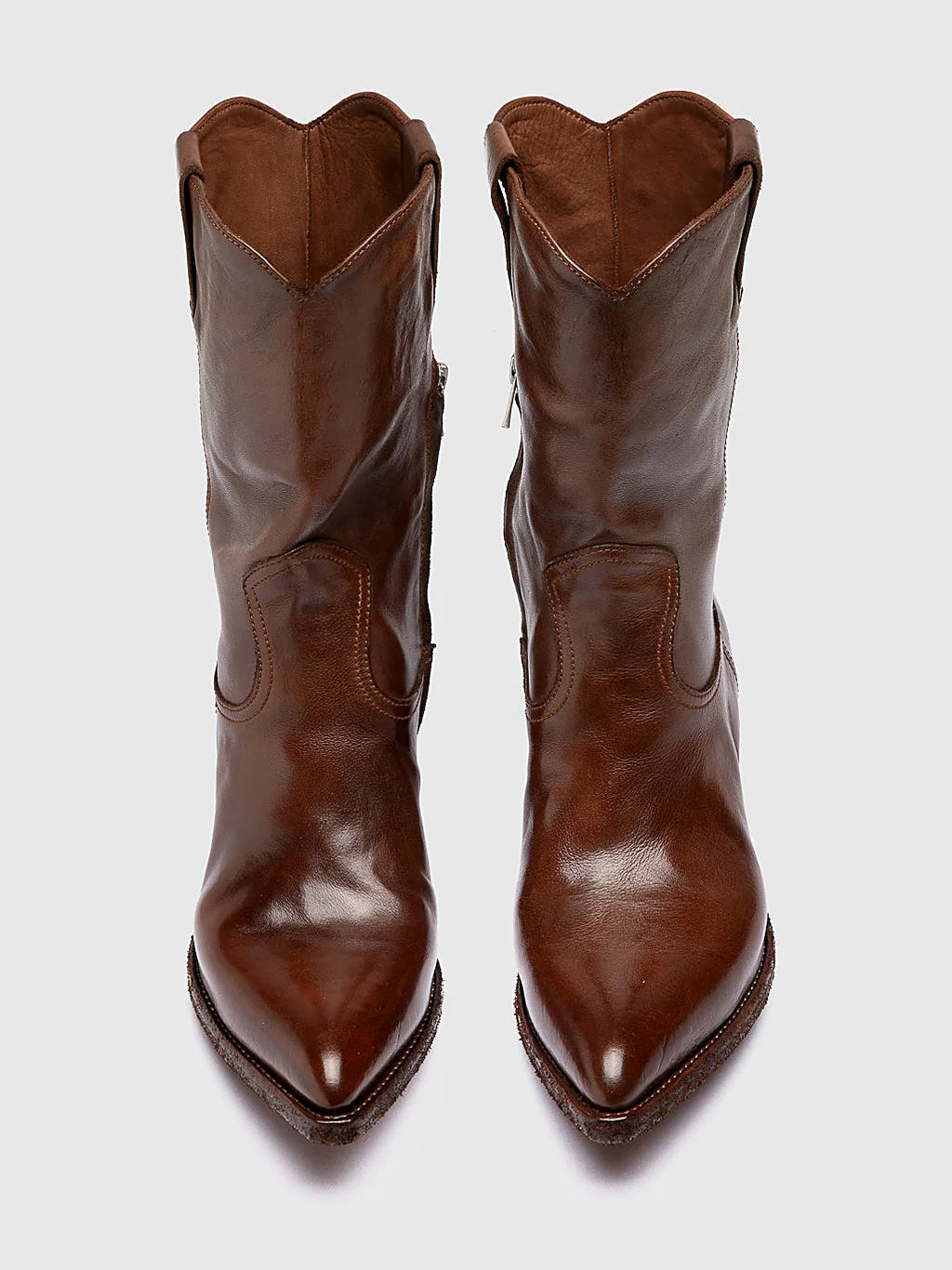 Brown slanted heel close view of the fastening