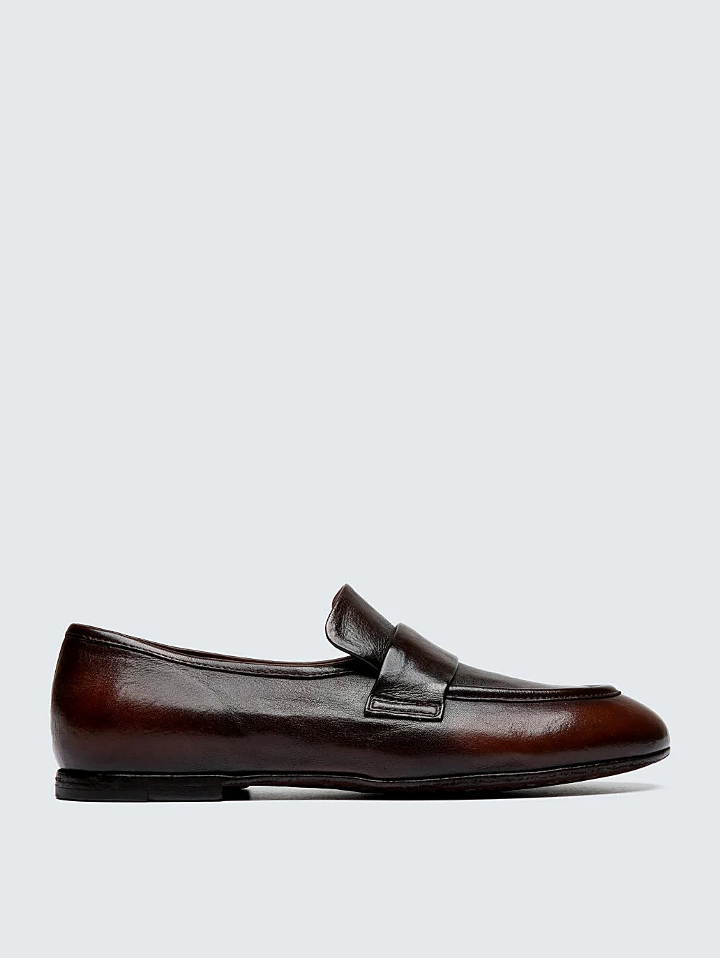 Brown heritage finish front view showing the shape of the toe