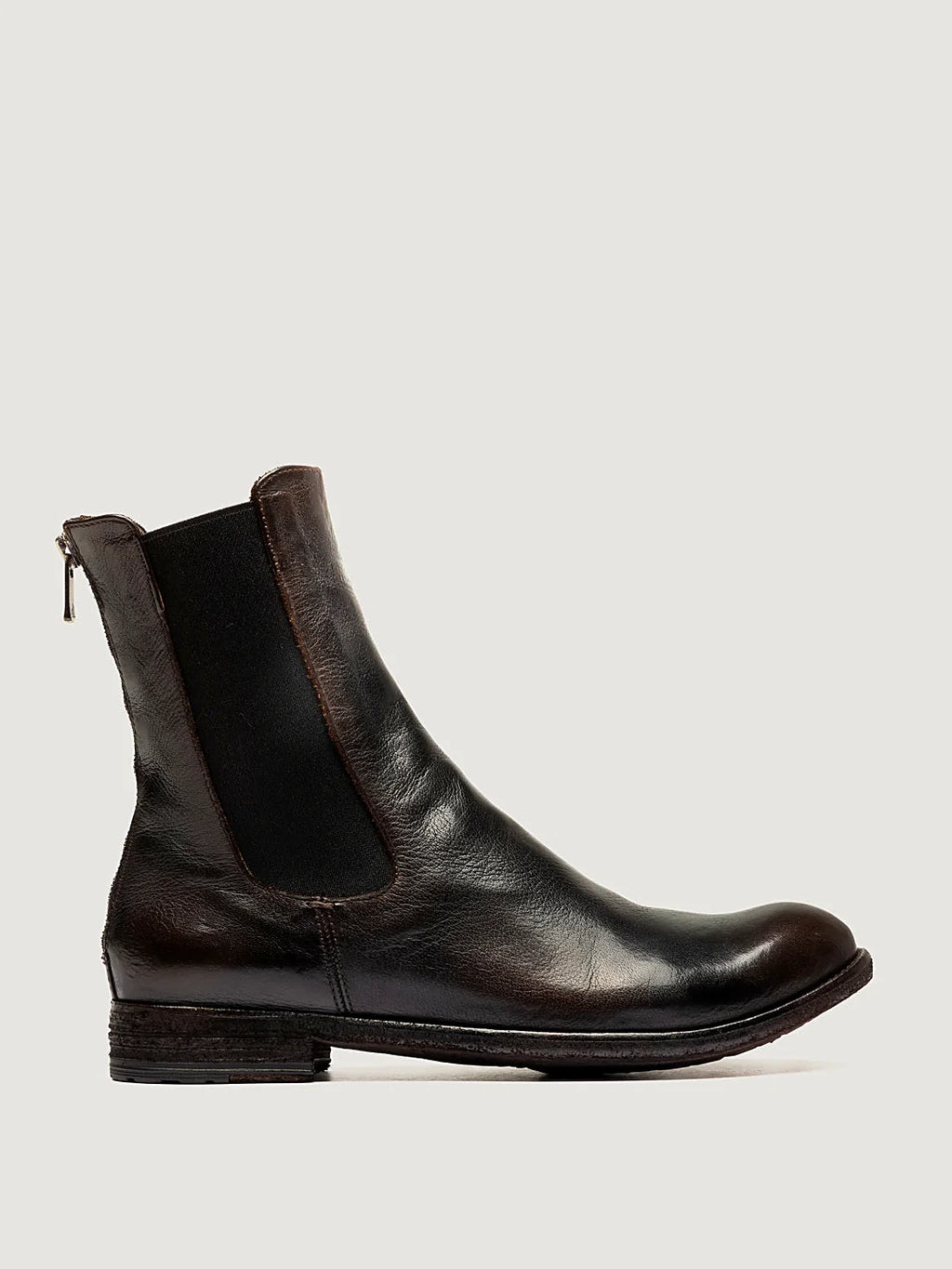 Brown smooth leather close view of the fastening