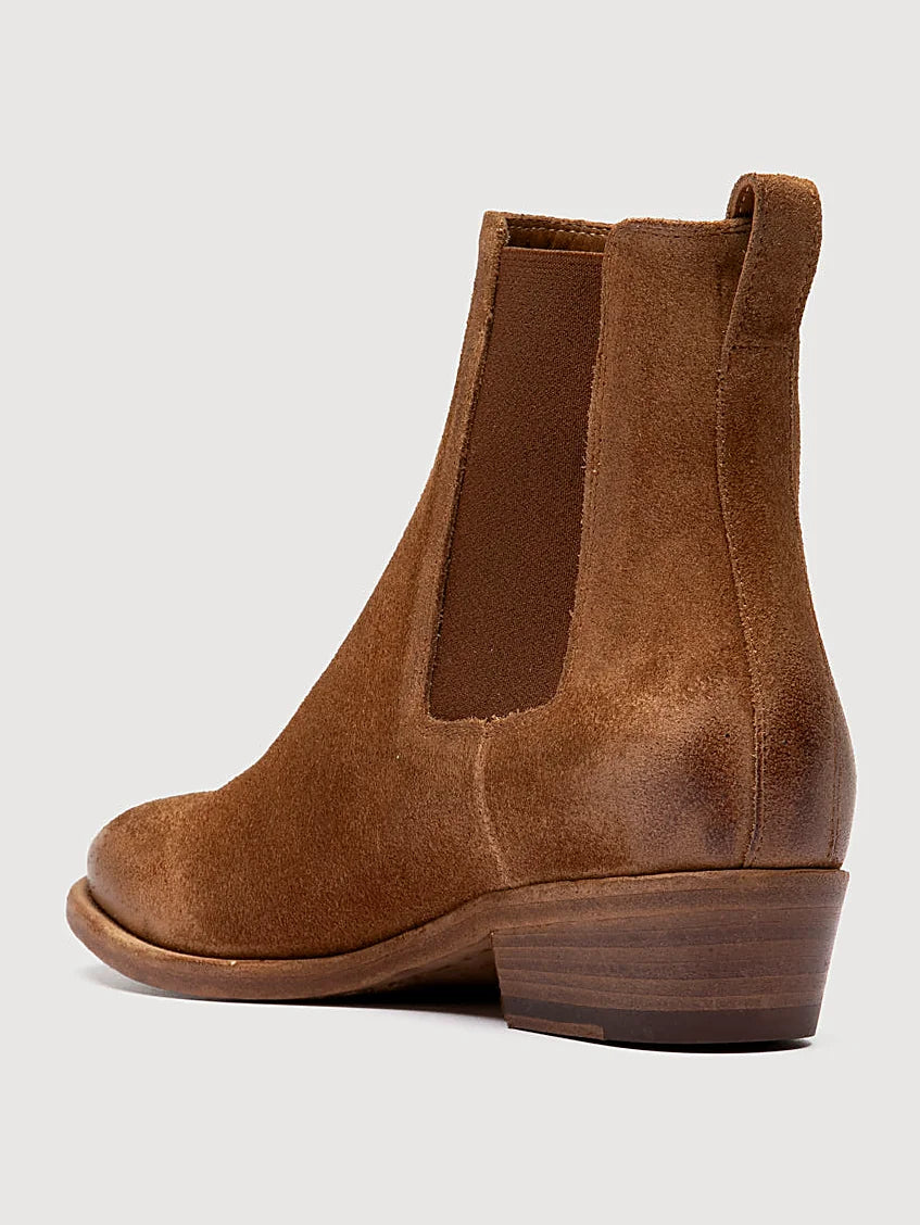 Brown chelsea boots close view of the fastening